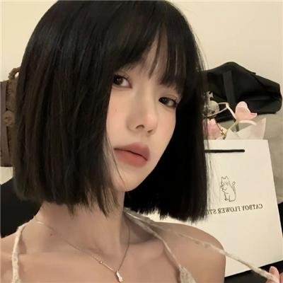 圣洁的艾曼妞